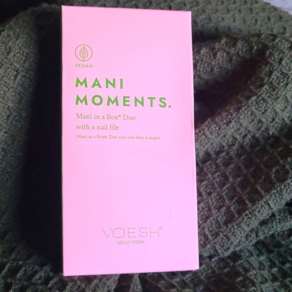 BNIB Voesh Mani Moments Mani in a Box Duo with a Nail File